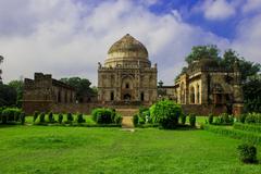 Bada Gumbad Mosque in Lodhi Gardens, New Delhi