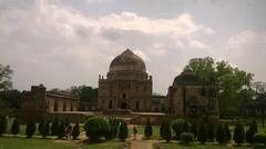 Bada Gumbad and adjoining mosque in Lodhi Gardens