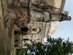 Bada Gumbad and mosque in Lodhi Garden, Delhi