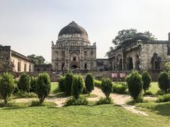 Bada Gumbad tomb in Lodi Gardens