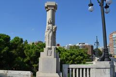 Pont d'Aragó bridge in València with clear sky