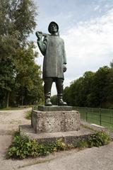 Der Isarflößer bronze sculpture by Fritz Koelle in Munich