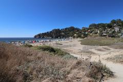 Scenic sandy trail to Muir Beach on a sunny day