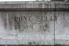 Inscription mentioning the Pont de Sully in Paris