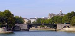 Pont de Sully north section in Paris IV