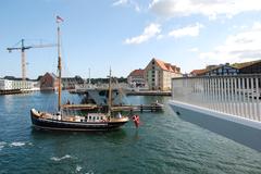 Open Inderhavnsbroen bridge in Copenhagen