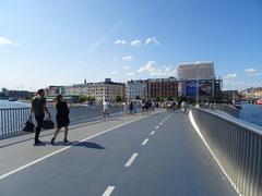 Christianshavnsruten cycle route on Inderhavnsbroen in Copenhagen