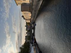 Le pont de marbre Marmorbroen avec des barques et le palais de Christiansborg