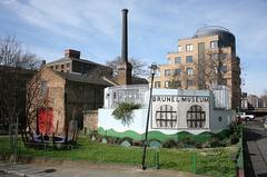 mural of tunnel shield painted on the Rotherhithe Shaft