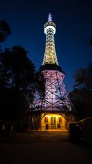 Aussichtsturm Petřín at night