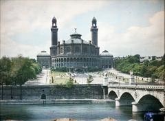 Le palais du Trocadéro on the hill in 1914 in Paris with gardens and the Pont d'Iéna on the Seine