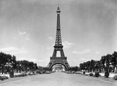 Eiffel Tower and Trocadero Palace in Paris, circa 1909