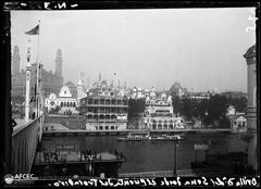 View of the Seine River and Paris cityscape from Pont de Trocadéro