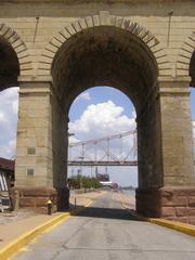 masonry arch of the western approach to the Eads Bridge over the Mississippi River