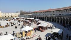 Antique market in front of Villa Contarini