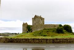 Dun Guaire Castle in Ireland