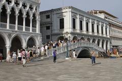 Ponte della Paglia bridge in Venice