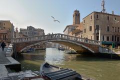 Ponte delle Guglie bridge in Venice with boats and buildings