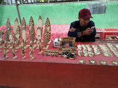 Bali souvenir vendor at Turtle Island