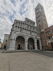 Duomo di Lucca exterior view