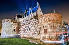 Château des Ducs de Bretagne at night