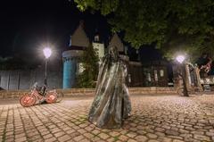 Anne de Bretagne in front of Chateau des Ducs in Nantes