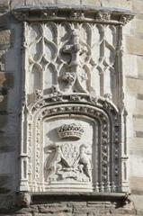 Château de Nantes emblem with two greyhounds and a crown