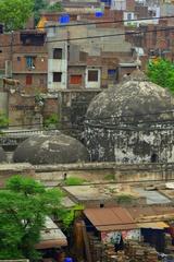 Mosque of Mariyam Zamani Begum with domes in Pakistan