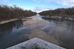 View from the Oberföhring dam on the Isar River