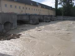 floods passing the Isar weir at Oberfoehring