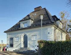 Stauwehr Oberföhring dam with lock keeper's house