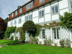 Historic multi-family house at Falkensteiner Ufer 28 a-c in the Roman Garden