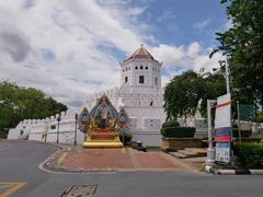 2020 photograph of Pom Phra Sumen in the Phra Nakhon District of Bangkok, Thailand