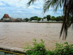 mouth of Khlong Bangkok Yai between Fort Wichaiprasit and Wat Kalayanimit