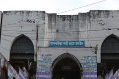 Anderkilla Shahi Jame Mosque close view