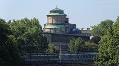 Deutsches Museum and pedestrian walkway of Ludwigsbrücke in the foreground