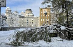 Deutsches Museum and Volksbad in Snow