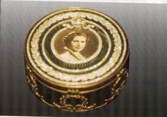 agate box with a gold frame and a portrait of Queen Farida on the lid