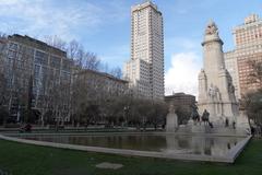 Don Quijote and Sancho Panza statue at Plaza de España