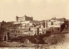 Alcántara Bridge with entrance to Toledo