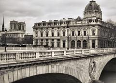 Seine River with Paris Tribunal de Commerce and Pont au Change