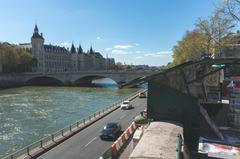 Bouquinistes at Quai de Gesvres in Paris