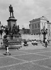 Artwork by Dale Eldred at Senate Square with Helsinki Cathedral in the background and statue of Alexander II in the foreground