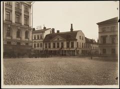 Aleksanterinkatu 18 seen from Senate Square, Helsinki, with Government Palace and rental carriage station on the left