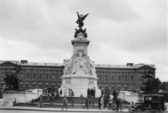 Victoria Memorial in London from the 1930s