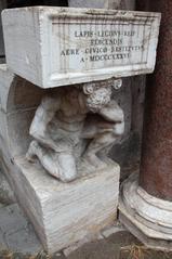 Il Gobbo di Rialto statue in Venice