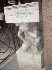 Pietro da Salò statue Gobbo di Rialto in Campo San Giacometto, Venice