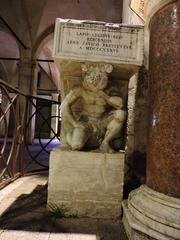 Il Gobbo di Rialto statue in Venice