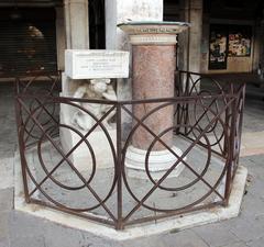 San Giacometto square in Venice with Il Gobbo statue