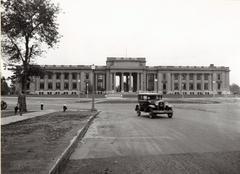 Jefferson Memorial Building and Lindell Boulevard intersection in 1930